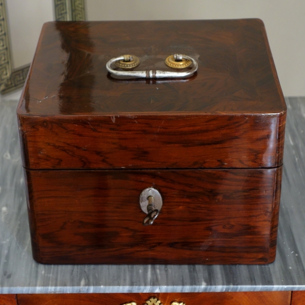 Louis XV violet wood marquetry box, Maltese Cross pattern - 18th century