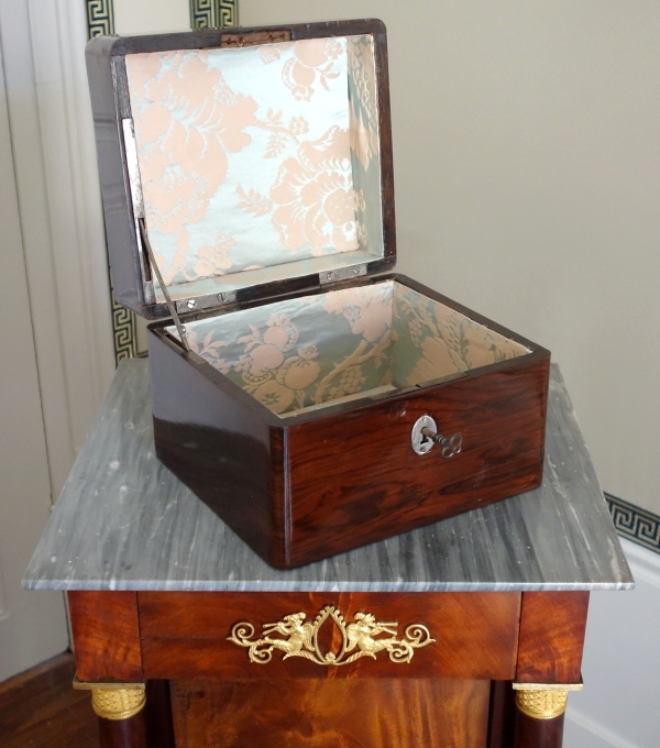 Louis XV violet wood marquetry box, Maltese Cross pattern - 18th century