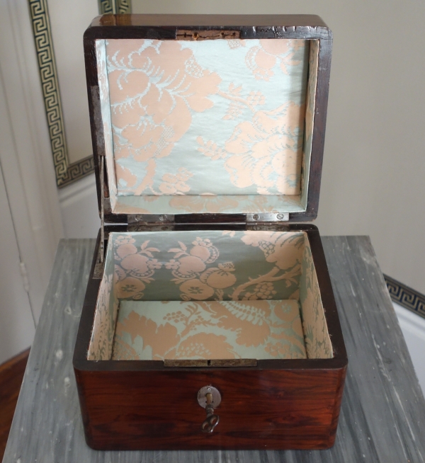 Louis XV violet wood marquetry box, Maltese Cross pattern - 18th century