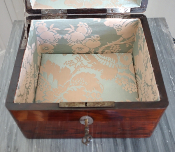 Louis XV violet wood marquetry box, Maltese Cross pattern - 18th century