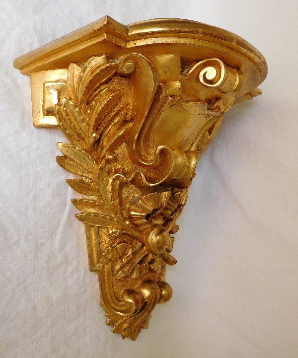 Console d’applique de style Louis XVI en bois doré à la feuille d'or, époque XIXe