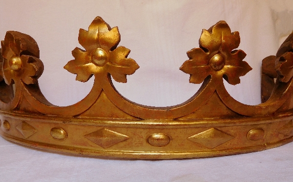 Couronne ducale de baldaquin ou de dais en bois doré d'époque XIXe siècle