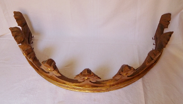 Couronne ducale de baldaquin ou de dais en bois doré d'époque XIXe siècle