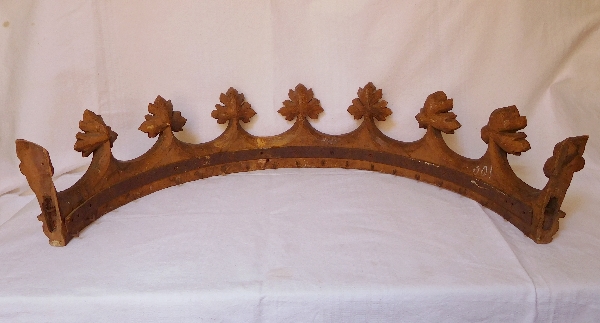 Gilt wood ducal crown shaped canopy holder, 19th century
