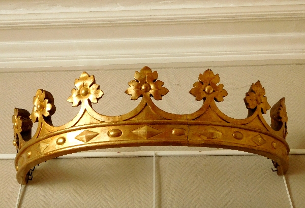 Gilt wood ducal crown shaped canopy holder, 19th century
