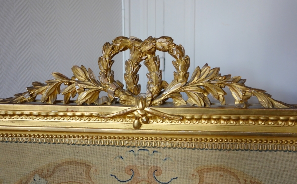 Ecran de cheminée pare-feu en bois sculpté et doré, ancien travail de style Louis XVI vers 1850
