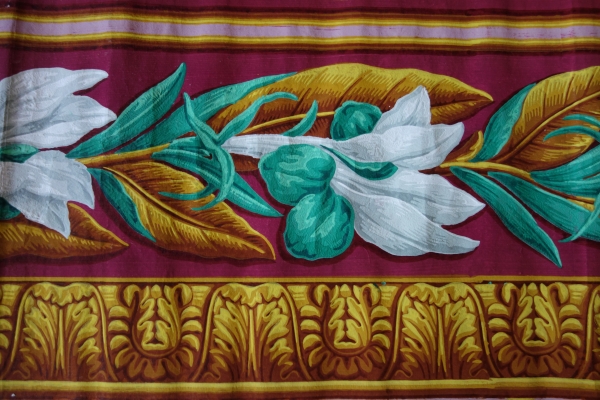Frise de papier peint royaliste aux fleurs de lys, époque Restauration - environ 10m linéaires