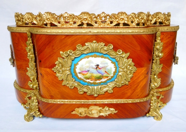 Vervelle - grande jardinière Napoléon III en bois de rose, bronze doré et porcelaine de Sèvres