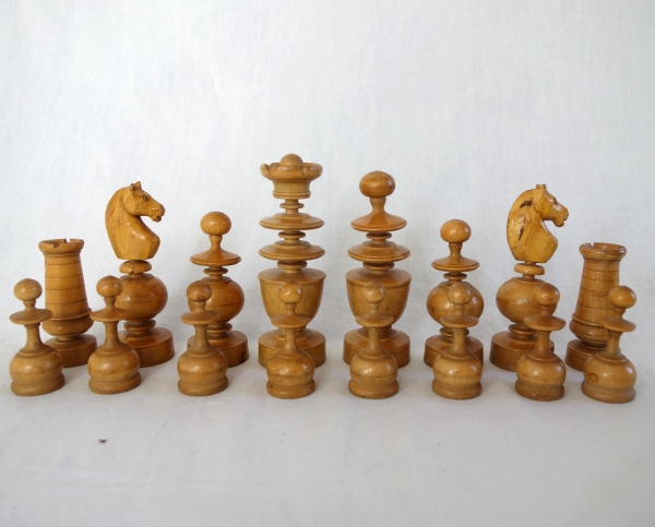 Jeu d'échecs d'époque début XIXe en buis tourné et sculpté - idéal complément de table de Tric Trac
