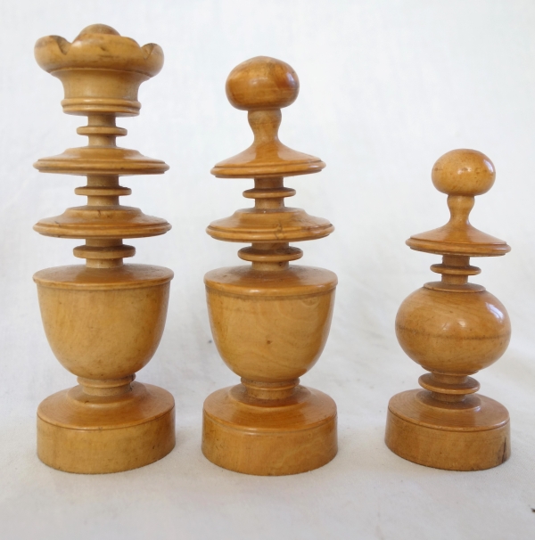 Jeu d'échecs d'époque début XIXe en buis tourné et sculpté - idéal complément de table de Tric Trac