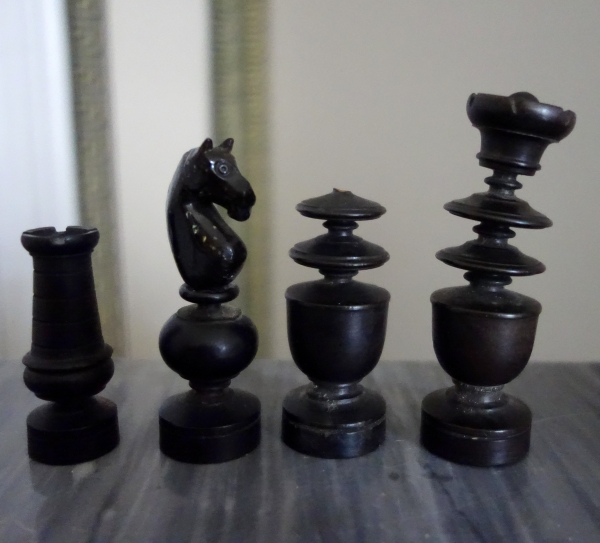 Jeu d'échecs d'époque début XIXe en buis tourné et sculpté - idéal complément table tric trac