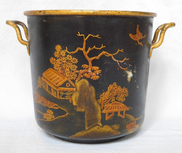 Paire de cache-pots en tôle à décor de chinoiseries, début XIXe siècle