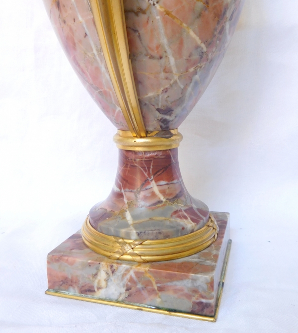 Paire de vases Louis XVI en marbre Sarrancolin - cassolettes XIXe