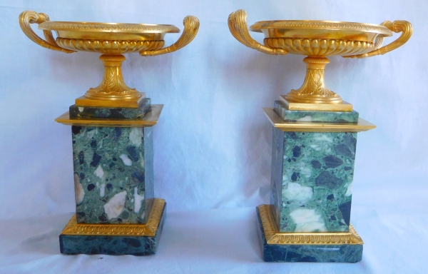 Paire de cassolettes Empire en bronze doré et marbre vert des Pyrénées - début XIXe siècle
