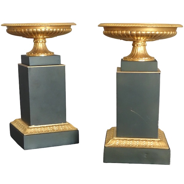 Pair of patinated bronze and ormolu cassolettes - Restauration period