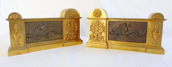 Paire de chenets, feux en bronze doré, époque Empire Restauration