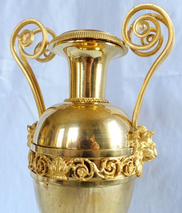 Claude Galle : paire de vases cassolettes d'époque Directoire en bronze doré au mercure