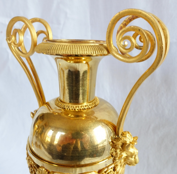 Claude Galle : paire de vases cassolettes d'époque Directoire en bronze doré au mercure