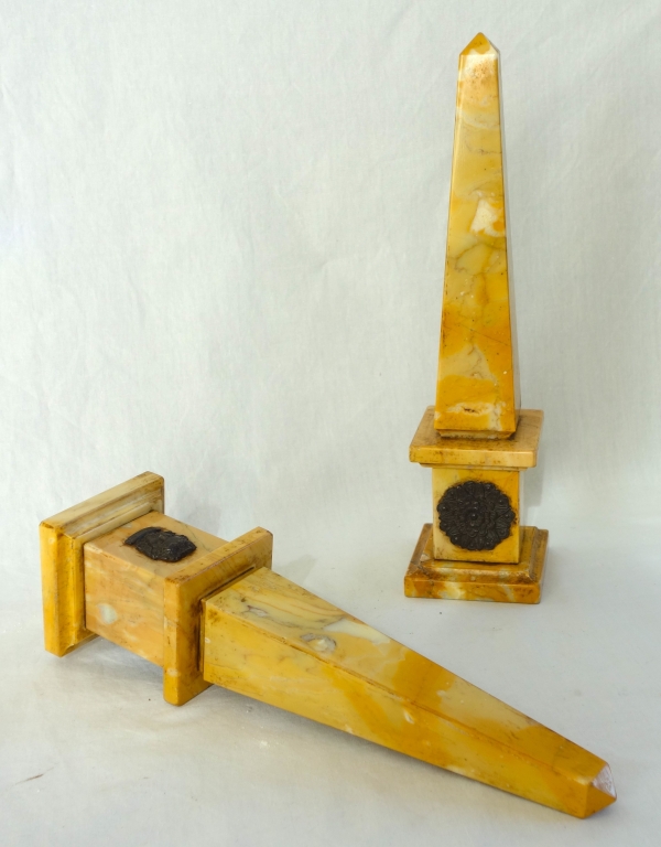 Pair of Sienna marble obelisks, patinated bronze masks - Empire style