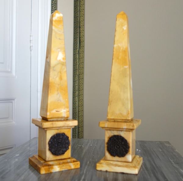 Pair of Sienna marble obelisks, patinated bronze masks - Empire style