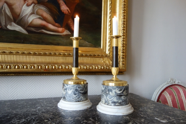 Paire de socles colonne en marbre brèche - travail italien de style Louis XVI néoclassique