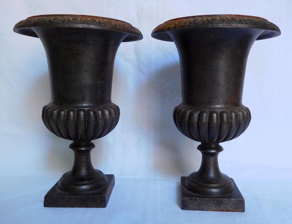 Paire de vases Médicis en fonte, d'époque XIXe siècle
