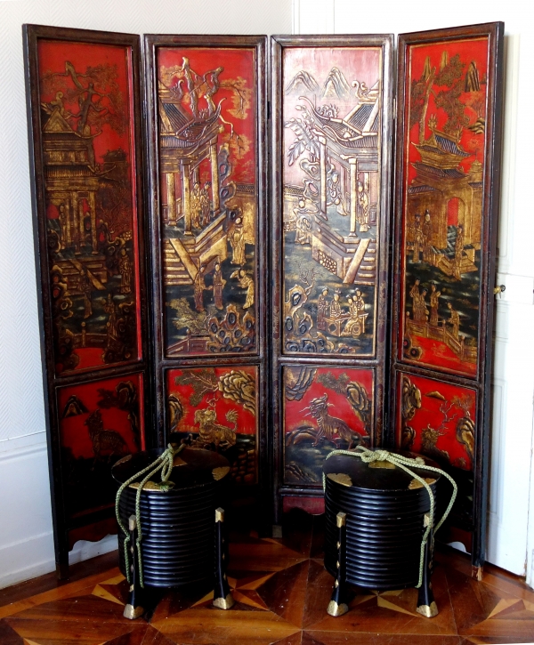 Lacquered wood screen - China, late 19th century