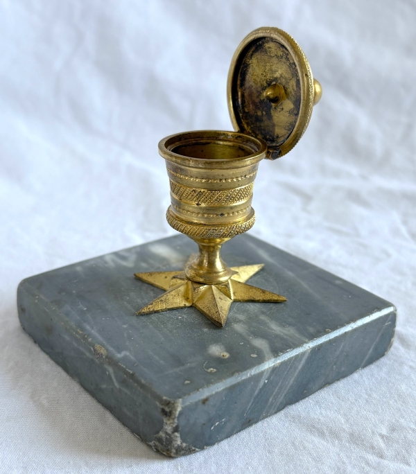 Encrier Empire en bronze doré, marbre bleu Turquin, époque XIXe siècle