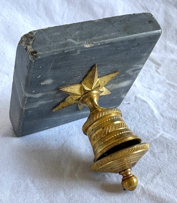 Encrier Empire en bronze doré, marbre bleu Turquin, époque XIXe siècle