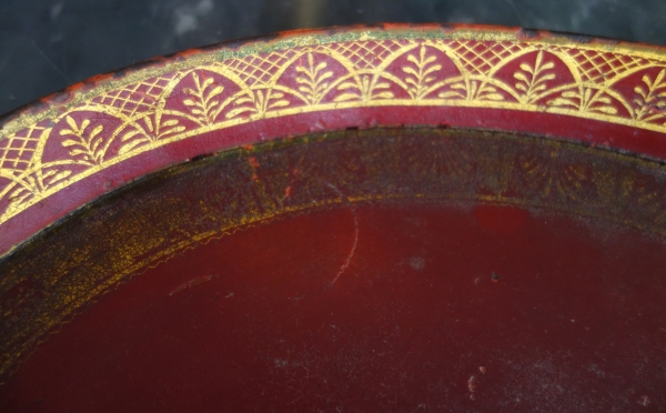 Grand plateau de service d'époque Empire en tôle laquée rouge et or