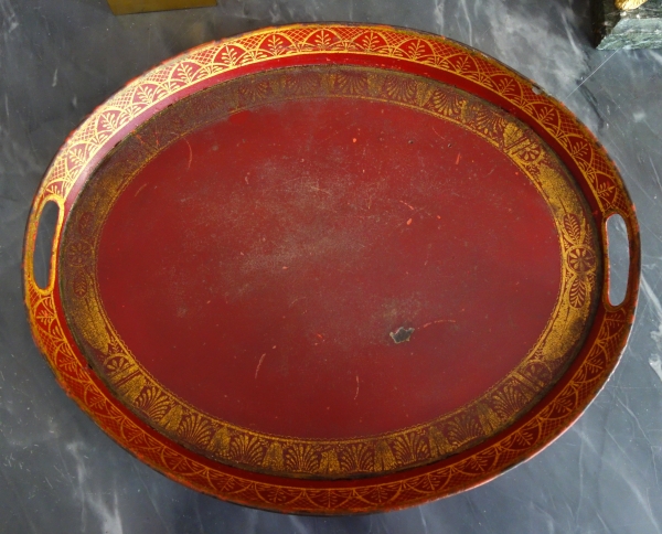 Grand plateau de service d'époque Empire en tôle laquée rouge et or