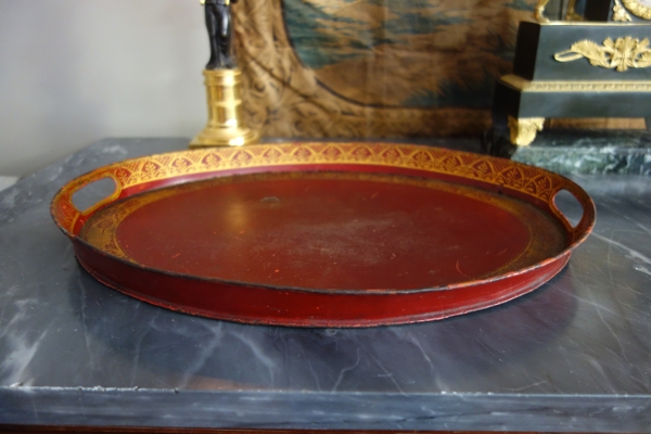 Grand plateau de service d'époque Empire en tôle laquée rouge et or