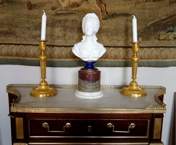 Socle colonne en marbre Campan rubané - travail Italien de style Louis XVI néo-classique