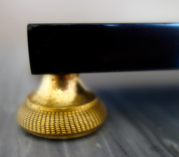 Socle de présentation en marbre et bronze doré au mercure, époque Empire - 21,5 x 9,8cm