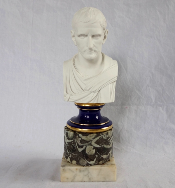 Socle colonne en marbre brèche gris - travail italien de style Louis XVI néoclassique