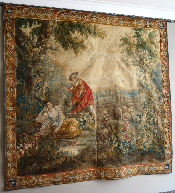 Tapisserie d'Aubusson polychrome, laine & soie, scène galante, milieu XVIIIe siècle - 248cm x 256cm