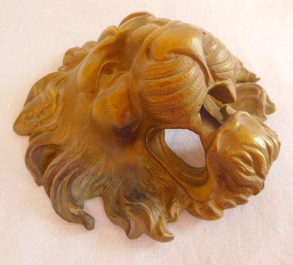 Grande tête de lion de fontaine en bronze ciselé - XIXe siècle