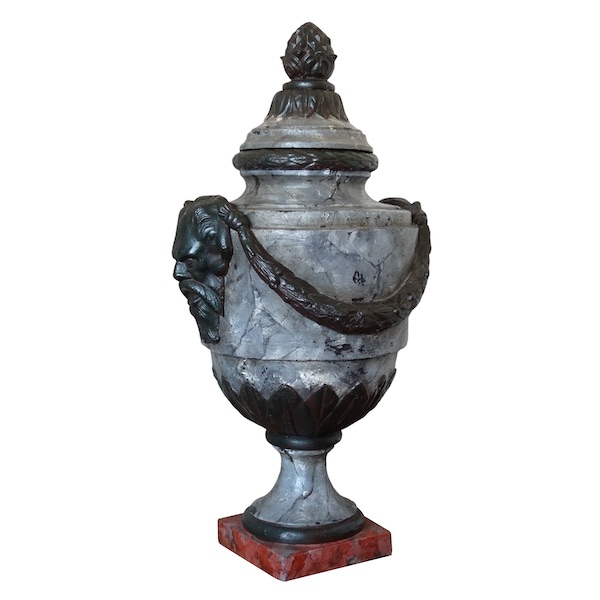 Grande urne couverte, vase d'ornement de style Louis XVI - fonte patinée façon marbre - 79cm