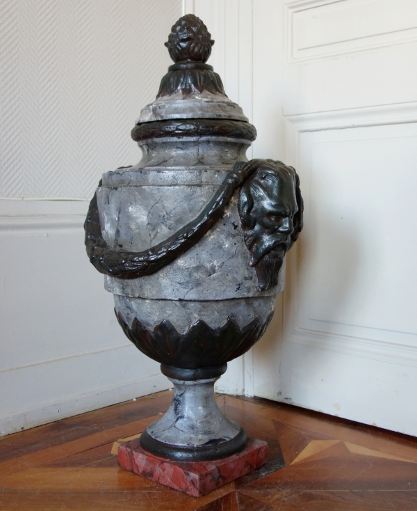 Grande urne couverte, vase d'ornement de style Louis XVI - fonte patinée façon marbre - 79cm