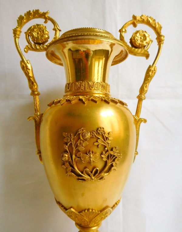 Vase d'ornement en bronze ciselé et doré au mercure - époque Empire Restauration - 1820