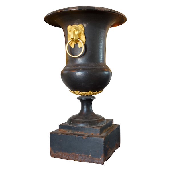 Rare vase en fonte de fer et bronze doré, époque Empire début XIXe siècle