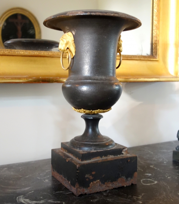 Rare vase en fonte de fer et bronze doré, époque Empire début XIXe siècle