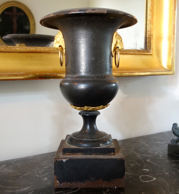 Rare vase en fonte de fer et bronze doré, époque Empire début XIXe siècle