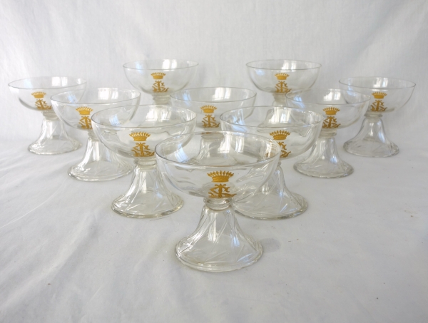 10 St Louis crystal champagne glasses - Cluny pattern - gilt crown of Count