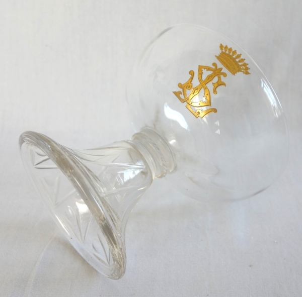10 St Louis crystal champagne glasses - Cluny pattern - gilt crown of Count