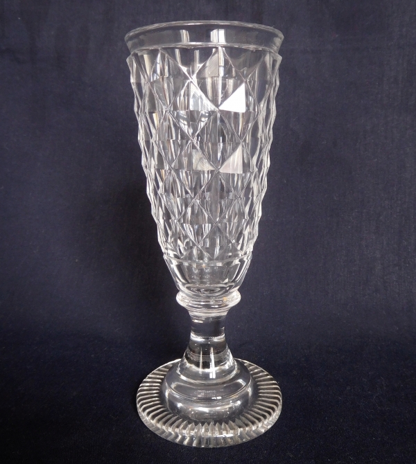 Service de flûtes à champagne en cristal du Creusot taillé pointes de diamants début XIXe siècle
