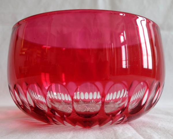 Série de 6 bols, ramequins en cristal de Baccarat taillé overlay rouge rose