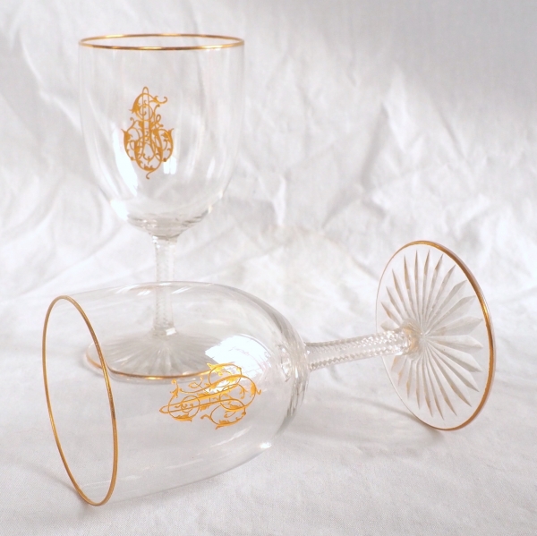 6 verres à liqueur dorés à l'or en cristal de Baccarat, monogramme AJ