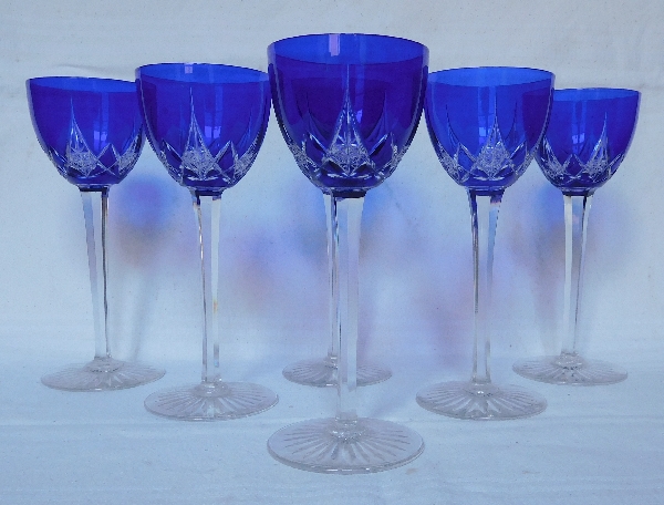 Série de 6 verres à vin du Rhin en cristal de Baccarat, modèle Epron, overlay bleu cobalt