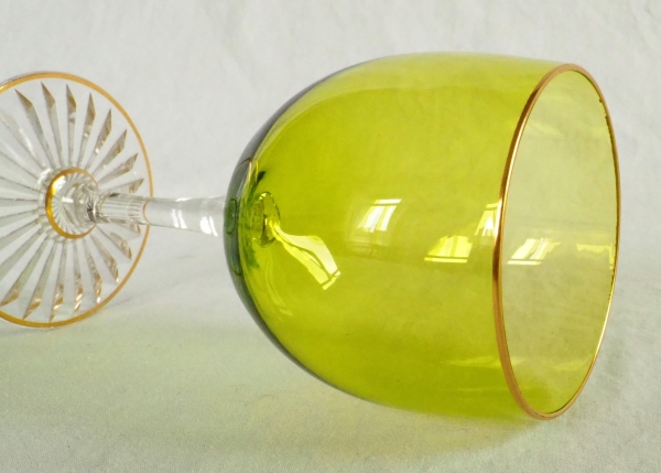 6 verres à vin du Rhin en cristal de Baccarat verts chartreuse rehaussés à l'or fin